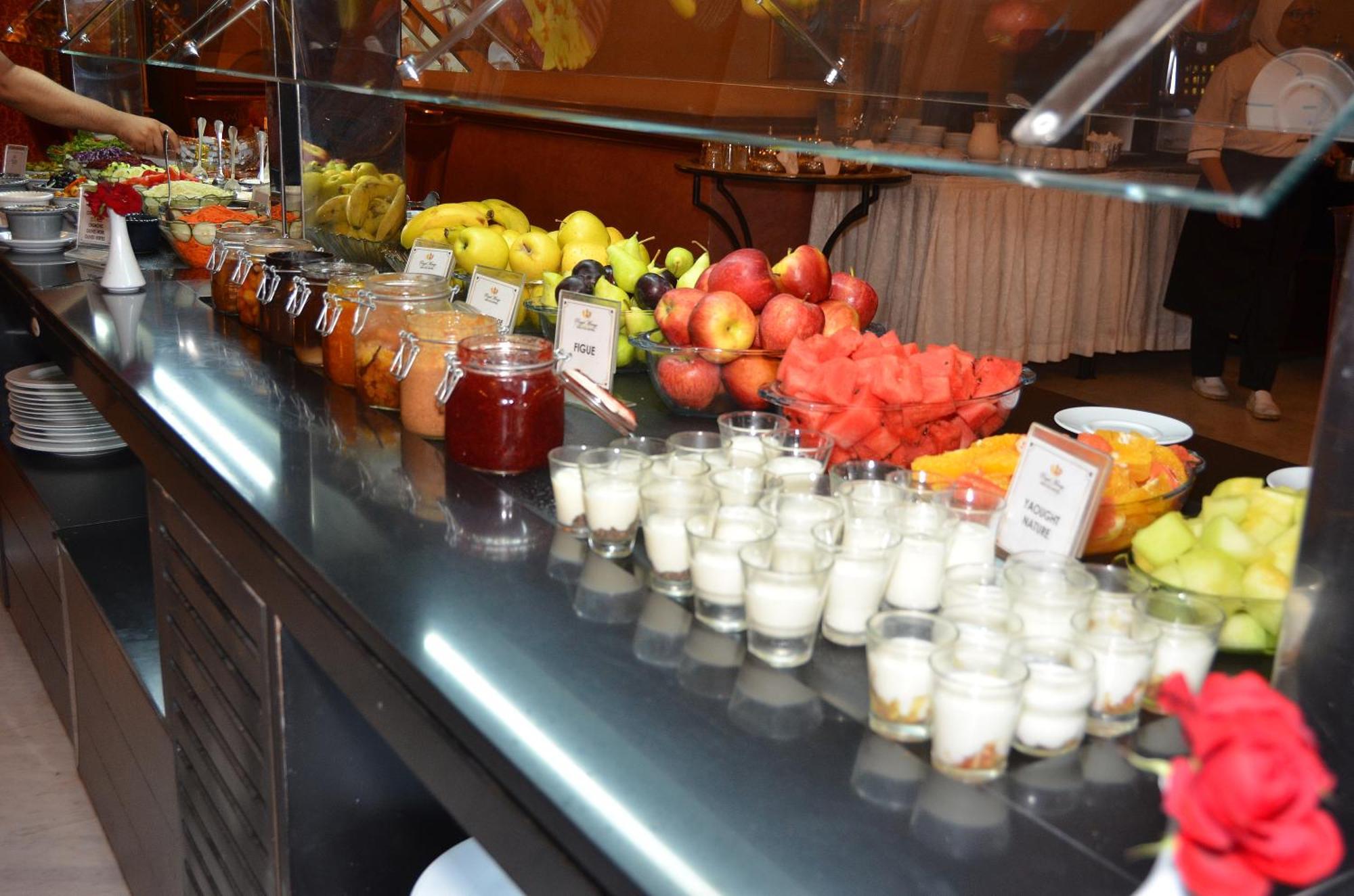 Royal Mirage Deluxe Otel Marakeş Dış mekan fotoğraf A fruit salad bar