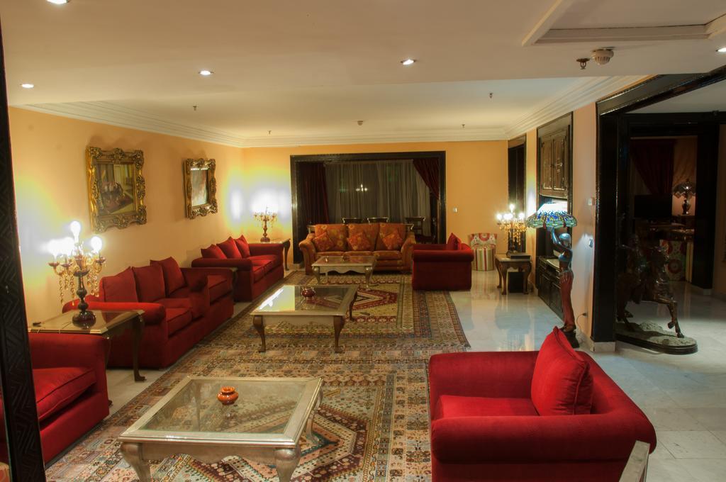 Royal Mirage Deluxe Otel Marakeş Dış mekan fotoğraf A living room in a luxury apartment