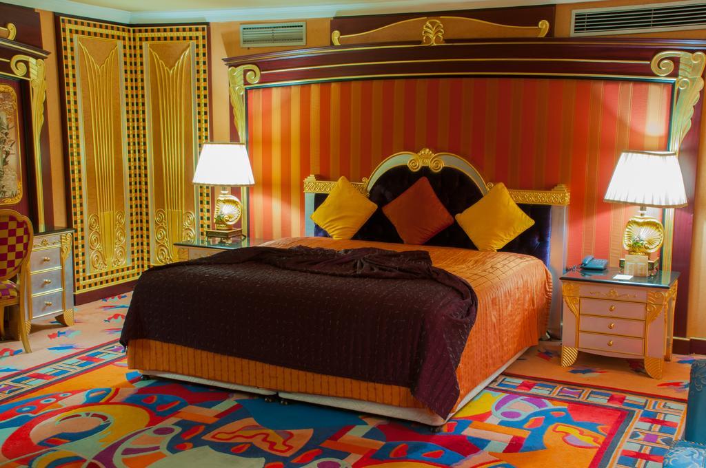 Royal Mirage Deluxe Otel Marakeş Dış mekan fotoğraf A bedroom in the Emirates Palace